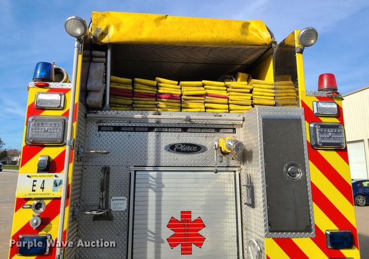 image for item DN5741 2007 Pierce Quantum  pumper fire truck