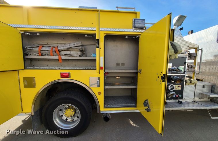 image for item DN5741 2007 Pierce Quantum  pumper fire truck