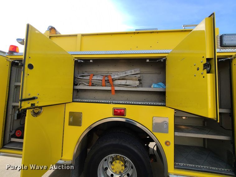 image for item DN5741 2007 Pierce Quantum  pumper fire truck