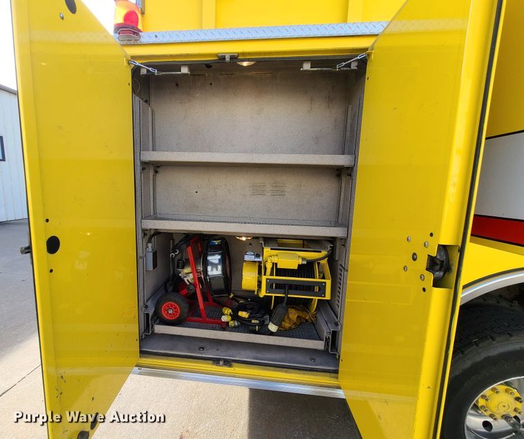 image for item DN5741 2007 Pierce Quantum  pumper fire truck