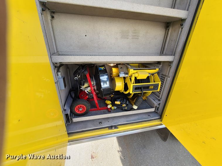 image for item DN5741 2007 Pierce Quantum  pumper fire truck