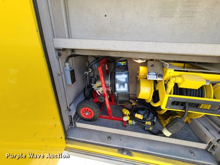 image for item DN5741 2007 Pierce Quantum  pumper fire truck