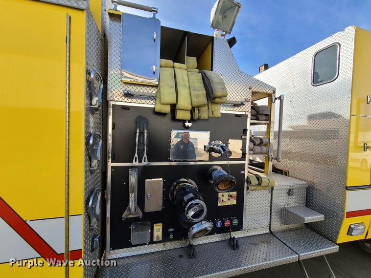 image for item DN5741 2007 Pierce Quantum  pumper fire truck