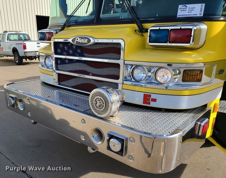 image for item DN5741 2007 Pierce Quantum  pumper fire truck
