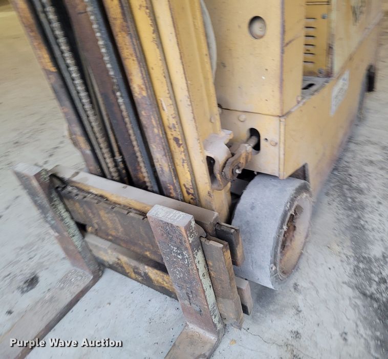 image for item FC9082 Yale  forklift