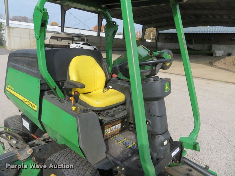 image for item FP9444 John Deere 1600 Series II  lawn mower