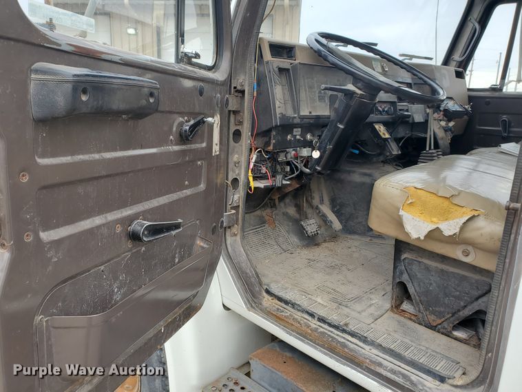 image for item GK9984 1992 International 4700  dump truck