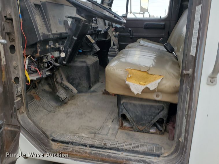 image for item GK9984 1992 International 4700  dump truck