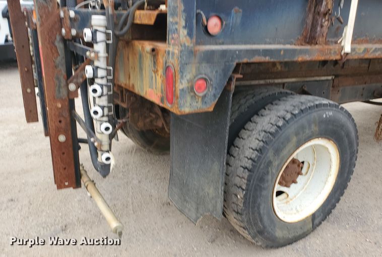 image for item GK9984 1992 International 4700  dump truck
