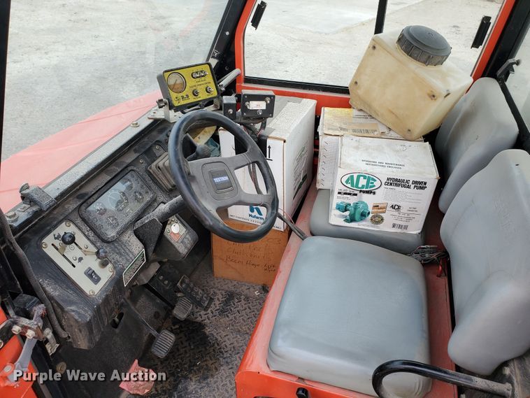 image for item GK9986 2005 Cushman Truckster  utility vehicle