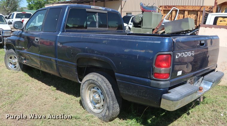 image for item GS9819 2000 Dodge Ram 1500  Club Cab pickup truck