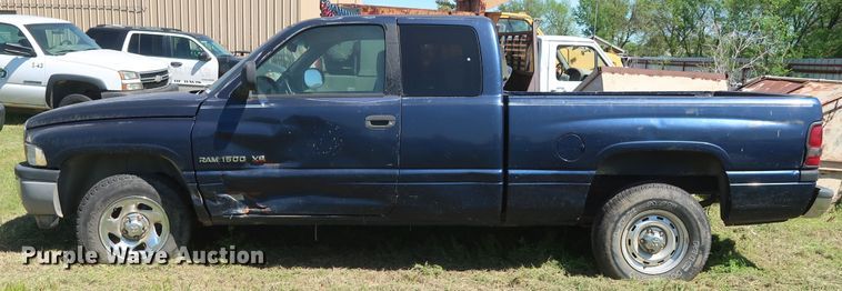 image for item GS9819 2000 Dodge Ram 1500  Club Cab pickup truck