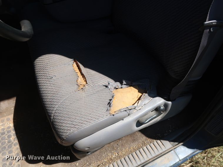 image for item GS9819 2000 Dodge Ram 1500  Club Cab pickup truck