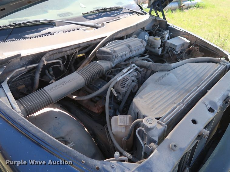 image for item GS9819 2000 Dodge Ram 1500  Club Cab pickup truck