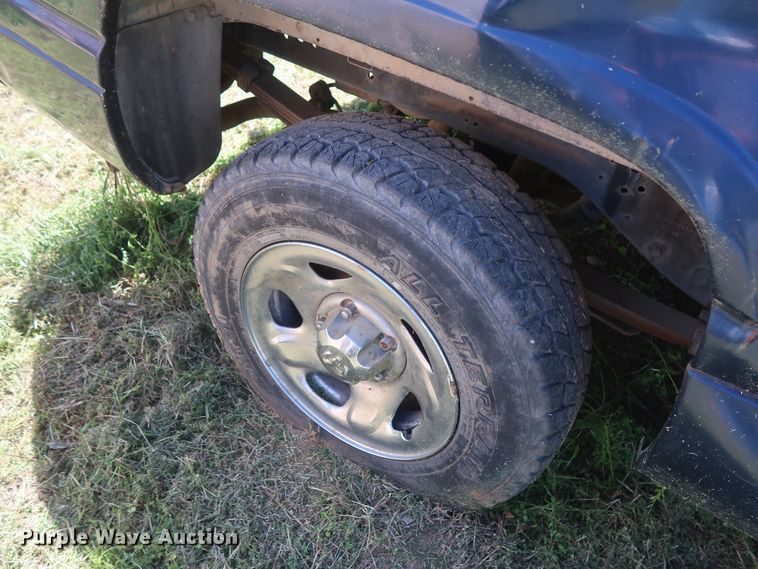 image for item GS9819 2000 Dodge Ram 1500  Club Cab pickup truck