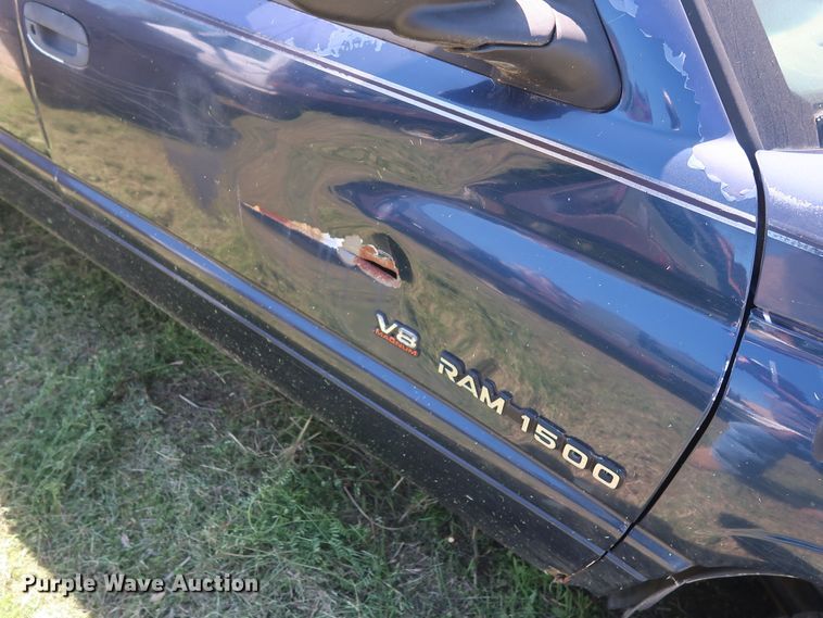 image for item GS9819 2000 Dodge Ram 1500  Club Cab pickup truck