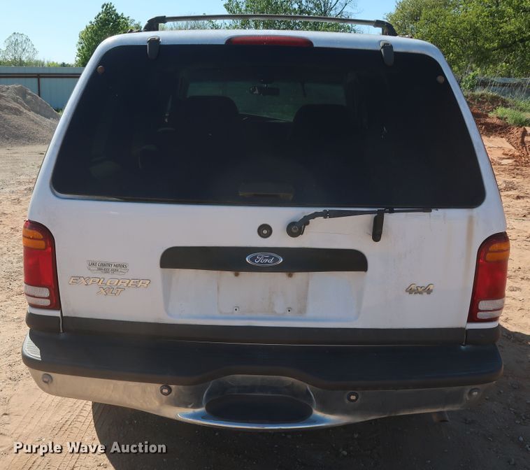 image for item GS9832 1999 Ford Explorer XLT  SUV