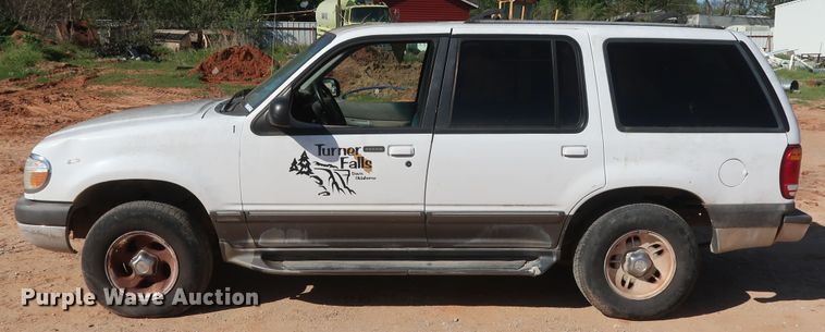 image for item GS9832 1999 Ford Explorer XLT  SUV