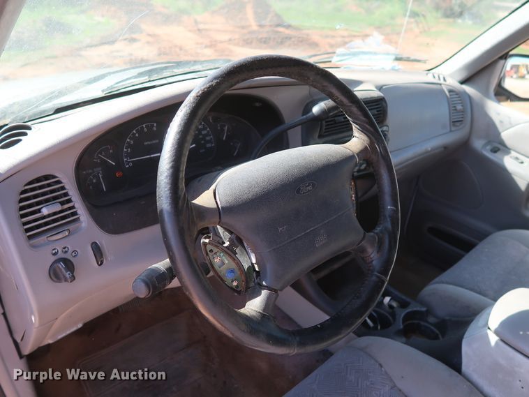 image for item GS9832 1999 Ford Explorer XLT  SUV