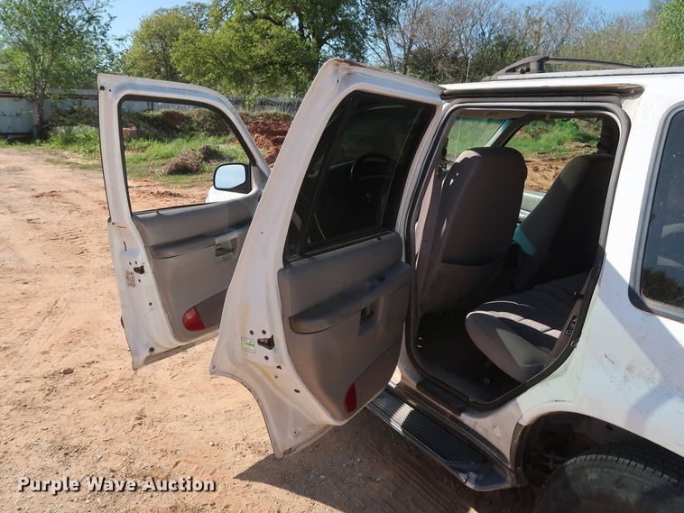 image for item GS9832 1999 Ford Explorer XLT  SUV