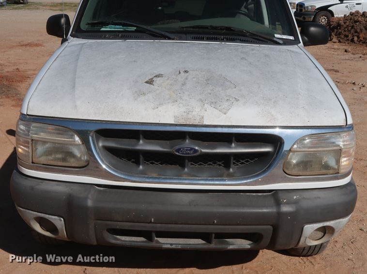 image for item GS9832 1999 Ford Explorer XLT  SUV