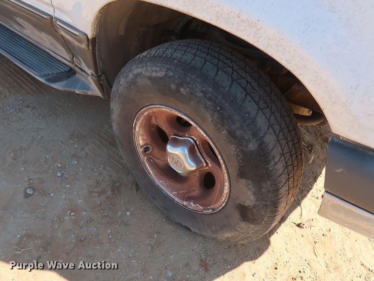 image for item GS9832 1999 Ford Explorer XLT  SUV