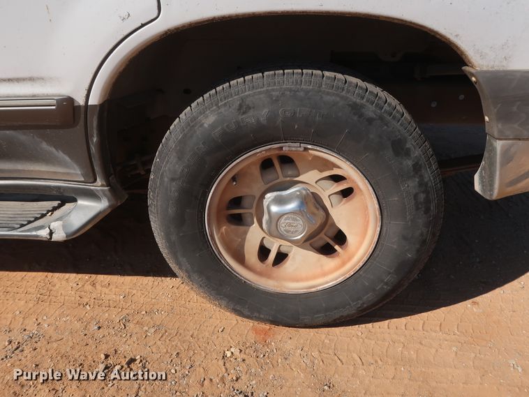 image for item GS9832 1999 Ford Explorer XLT  SUV