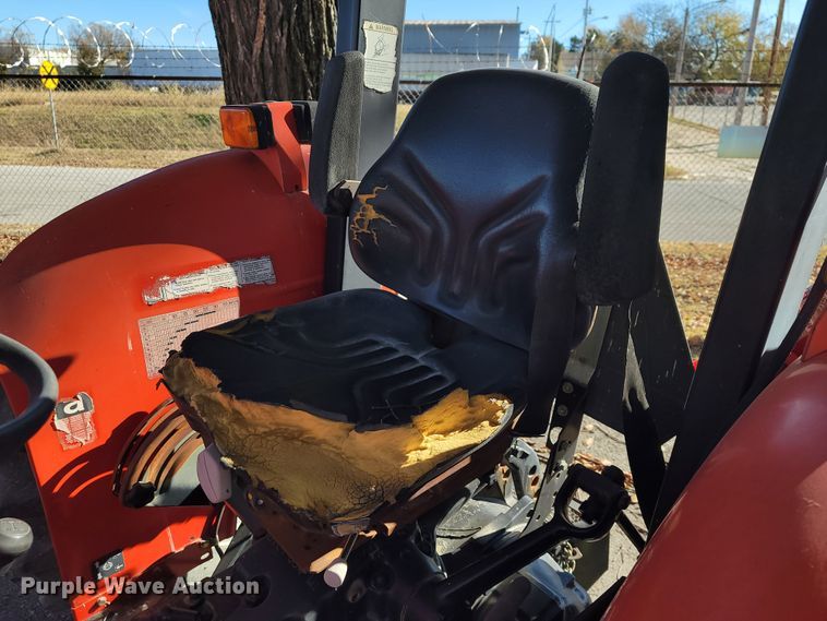 image for item ID9220 2001 Massey Ferguson 243  tractor