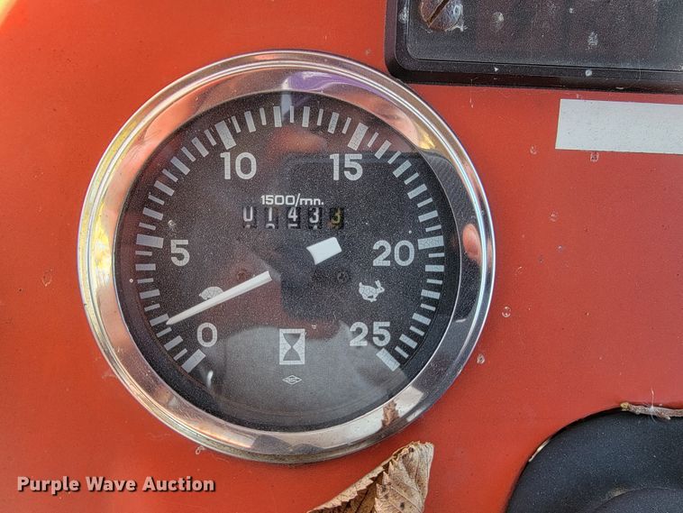 image for item ID9220 2001 Massey Ferguson 243  tractor