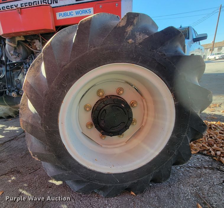 image for item ID9220 2001 Massey Ferguson 243  tractor