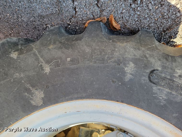 image for item ID9220 2001 Massey Ferguson 243  tractor