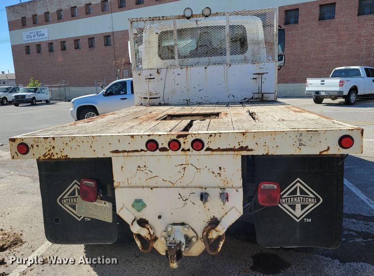 image for item ID9233 2004 International 7400  flatbed truck