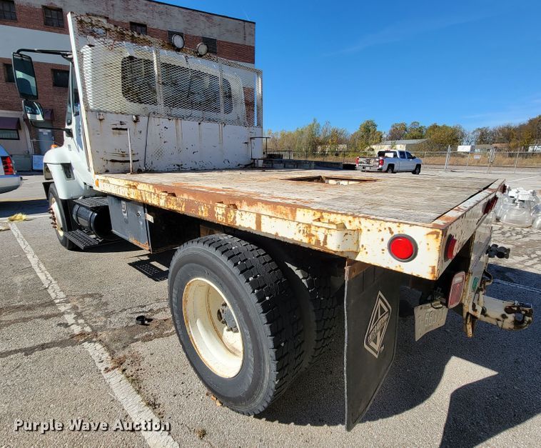 image for item ID9233 2004 International 7400  flatbed truck