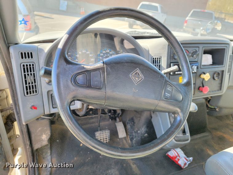 image for item ID9233 2004 International 7400  flatbed truck