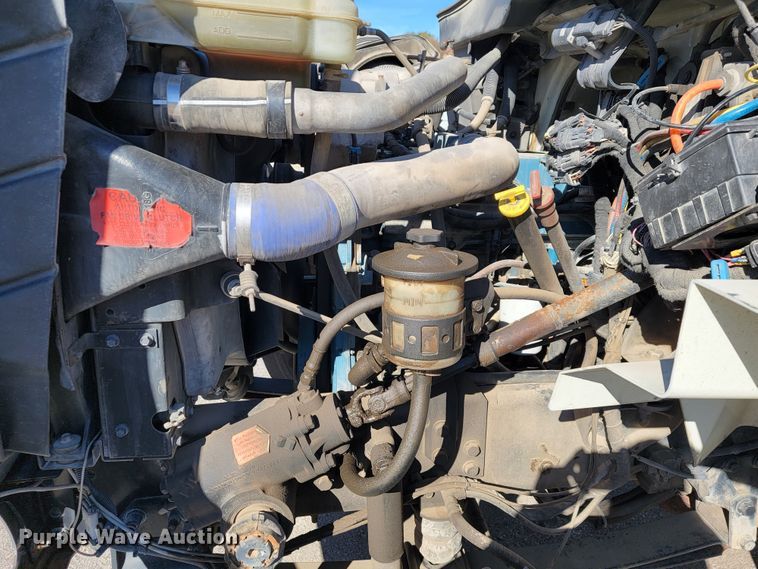 image for item ID9233 2004 International 7400  flatbed truck