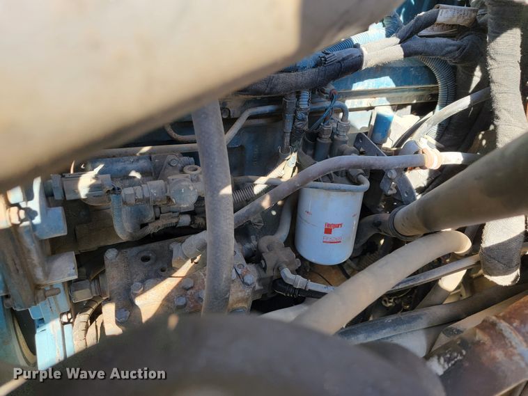 image for item ID9233 2004 International 7400  flatbed truck