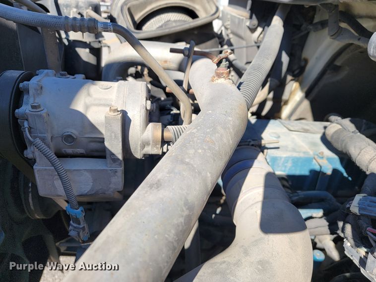 image for item ID9233 2004 International 7400  flatbed truck