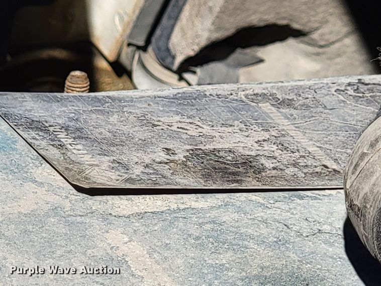 image for item ID9233 2004 International 7400  flatbed truck