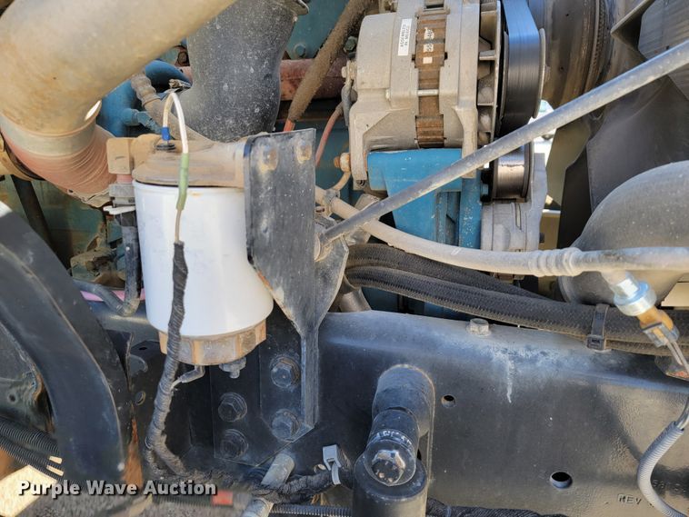 image for item ID9233 2004 International 7400  flatbed truck