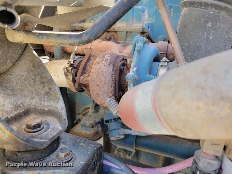 image for item ID9233 2004 International 7400  flatbed truck