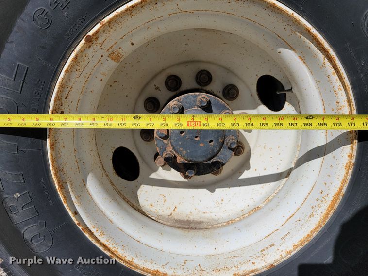 image for item ID9233 2004 International 7400  flatbed truck