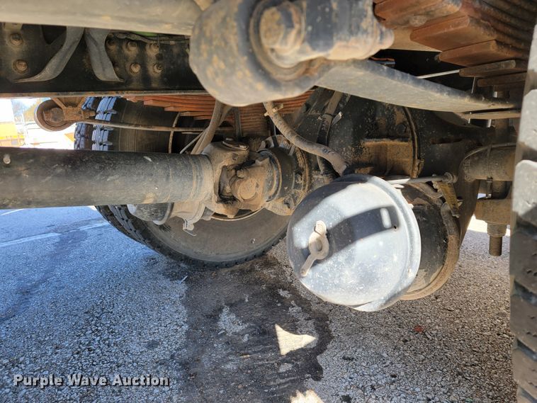 image for item ID9233 2004 International 7400  flatbed truck