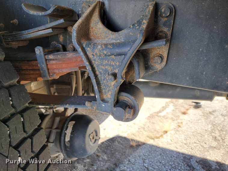 image for item ID9233 2004 International 7400  flatbed truck