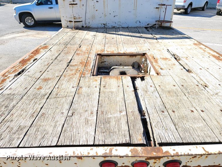 image for item ID9233 2004 International 7400  flatbed truck