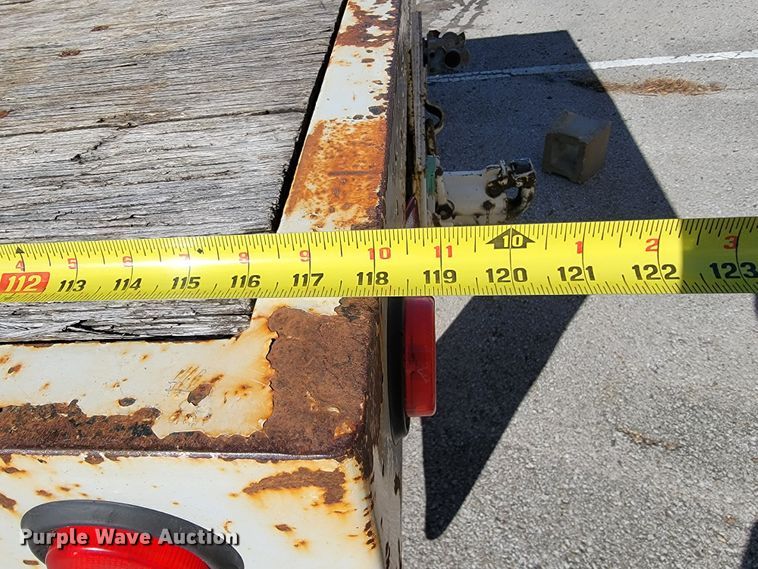 image for item ID9233 2004 International 7400  flatbed truck