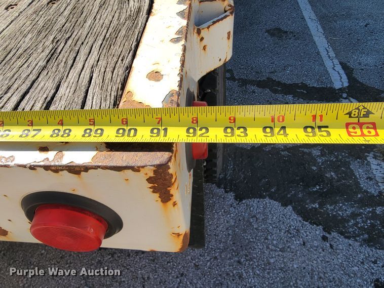 image for item ID9233 2004 International 7400  flatbed truck