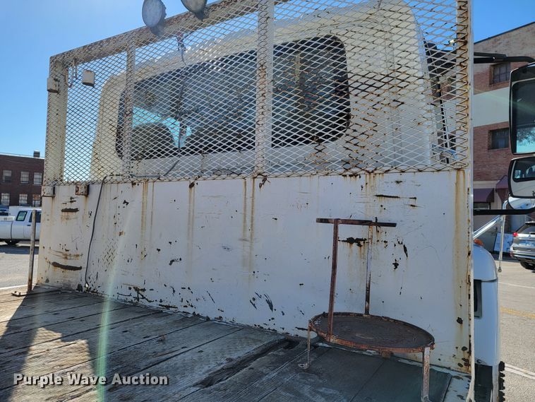 image for item ID9233 2004 International 7400  flatbed truck