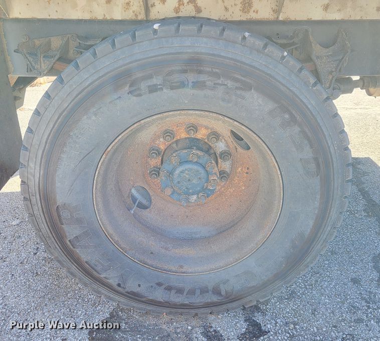 image for item ID9233 2004 International 7400  flatbed truck