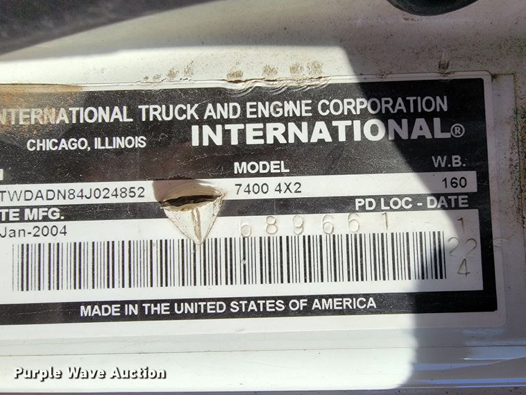 image for item ID9233 2004 International 7400  flatbed truck