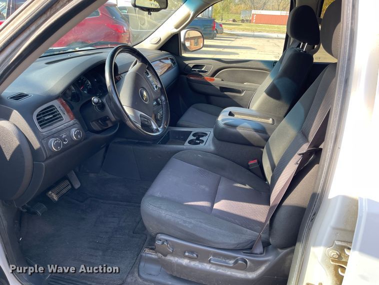 image for item IK9647 2012 Chevrolet Suburban 1500  SUV